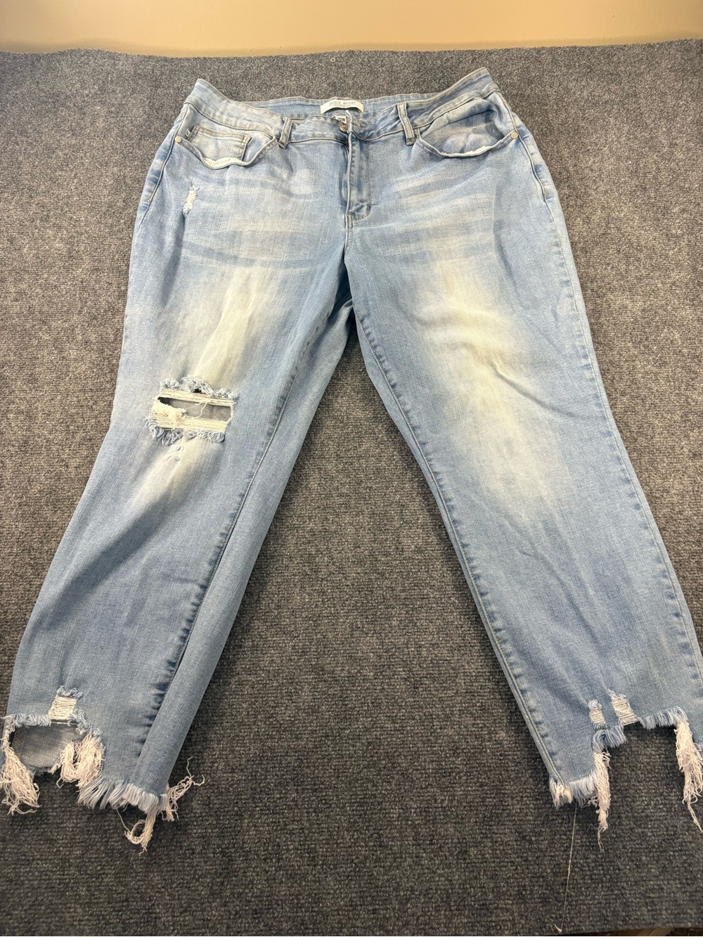 Judy Blue Light Wash Distressed Women’s Boyfriends Jeans size 20W